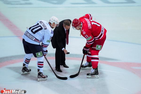 Хоккейный матч "Автомобилист" - "Металлург" (Магнитогорск)