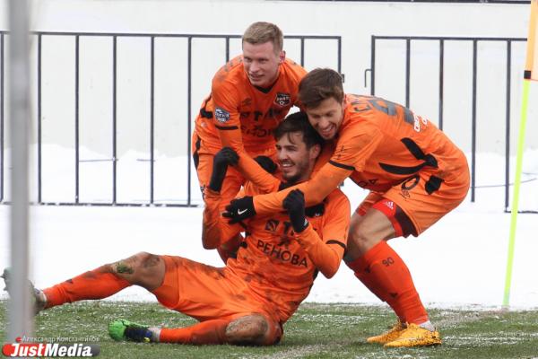 Футбольный матч "Урал" - "Спартак"