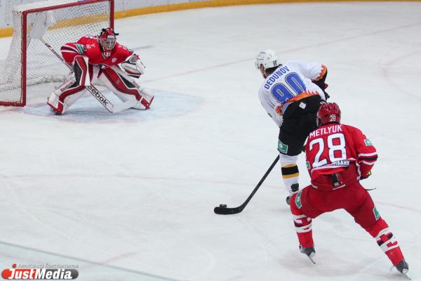 Хоккейный матч "Автомобилист" - "Северсталь"