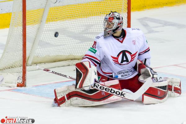 Хоккейный матч "Трактор" - "Автомобилист"