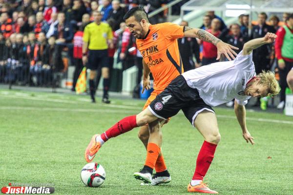 Футбольный матч "Урал" - "Амкар" (Пермь)