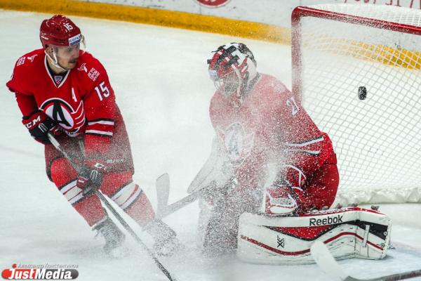 Хоккейный матч "Автомобилист" - "Динамо" (Москва)