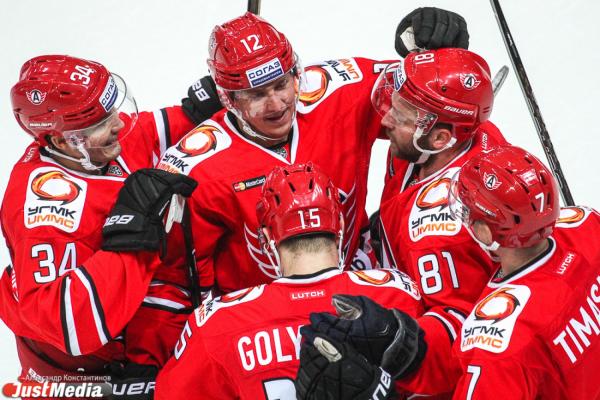 Хоккейный матч "Автомобилист" - "Металлург" (Магнитогорск)