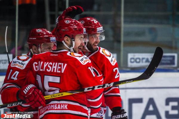 Хоккейный матч "Автомобилист" - "Медвешчак"