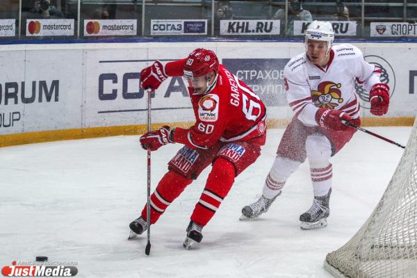 Хоккейный матч "Автомобилист" - "Йоккерит"