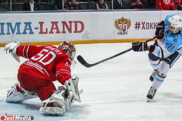 Хоккейный матч "Автомобилист" - "Сибирь"