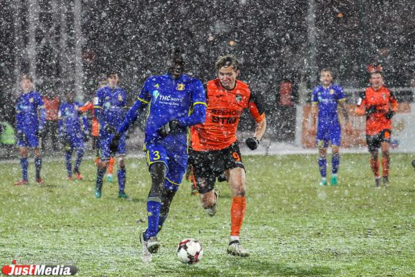 Футбольный матч "Урал" - "Ростов"